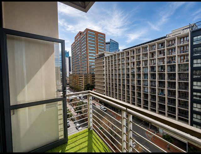 2 BEDROOM APARTMENT FOR SALE IN CAPE TOWN CITY CENTRE